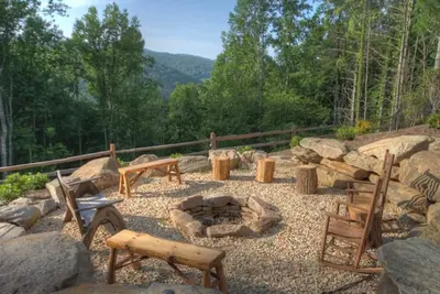 Image de Cabane en rondins de luxe w / Vues Mtn à couper le souffle!