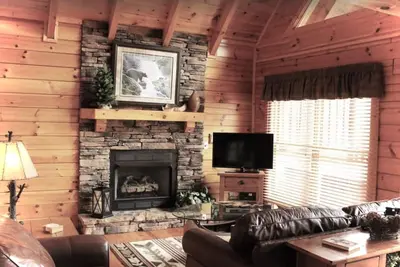 Image de Vue Magnifique sur les Smokies ~ Sherwood Forest Gated Resort ~ Wifi ~ DreamBeds ~ Keurig