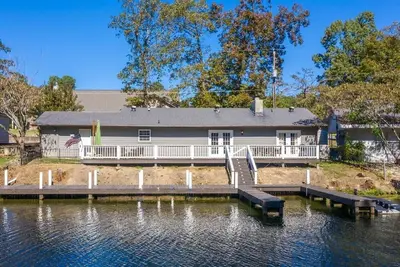Image de Lake Hamilton Waterfront 3 chambres 2 salles de bain - 10 personnes