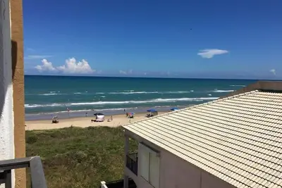Image de Tropical Studio- Florence beachfront- Nuit gratuite avec 6! Piscine, bain à remous, Wifi