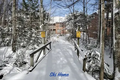Image de Ski home to a renovated cozy 1br condo w\/fireplace & hot tub at Trail Creek!
