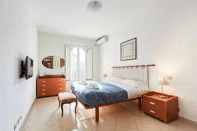 Image de Près de la Place d'Espagne 2 chambres, balcon, wifi, A / C, salle à manger, cuisine, ascenseur
