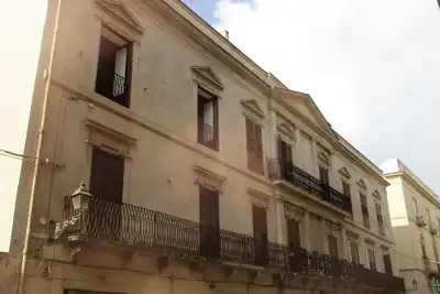 Image de Au coeur du centre Historique et de la plage, 2 Terrasses. Pour 8 personnes