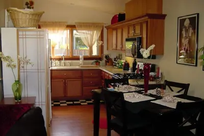 Image de Cozy, Charming, Ocean View studio