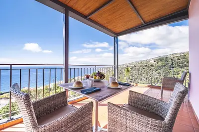 Image de Appartement de vacances - Excellente vue mer et montagne avec grande terrasse