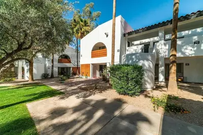 Image de Casa Grande Condo 1bd Luxury W Pool Entièrement rénové en bas Condo 37a
