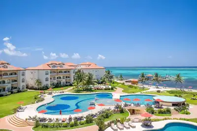 Image de Grand Caribe 5 étoiles luxe face à la plage * Nouvellement mis à jour * Vélos Gratuits *