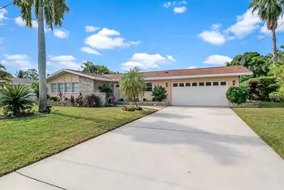 Image de FamilyFriendly, Direct Gulf Access, Pool Home, Close to Everything! !