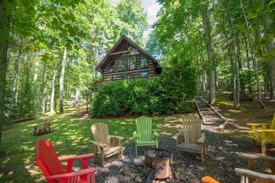 Image de Blue Ridge Log Cabin - Au bord du lac - Wi-Fi - New River Access pour les sports nautiques