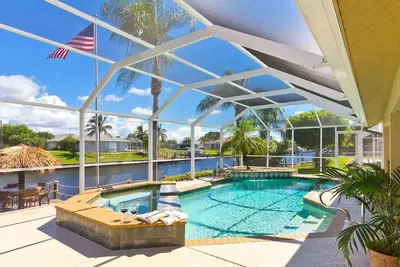 Image de Cape Coral Waterfront Serenity - Waterfront, piscine et grand quai pour la détente