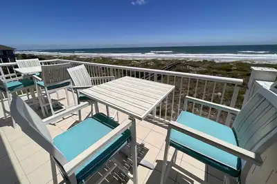 Image de Évasion en bord de mer! Vues spectaculaires sur l'oc��an, 2 piscines, tennis et ascenseur!