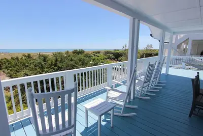 Image de Haven Oceanfront: Votre escapade parfaite attend dans ce chalet de plage classique! !