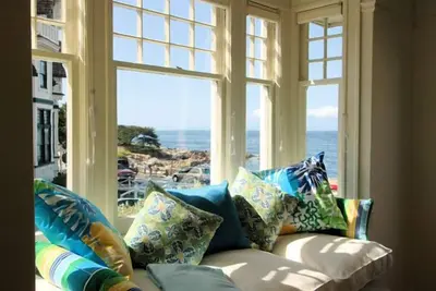 3118 Main de la maison jaune ~ Presque en bord de mer! Marchez jusqu'à Aquarium & Cannery Row!