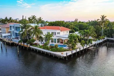 Image de Intercoastal Waterfront Home: Bain à remous, vélos, barbecue, vue sur l’eau à 160 degrés.