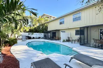 Image de Rénové Siesta Key Location de vacances W \/ Piscine chauffée Courte distance de la plage