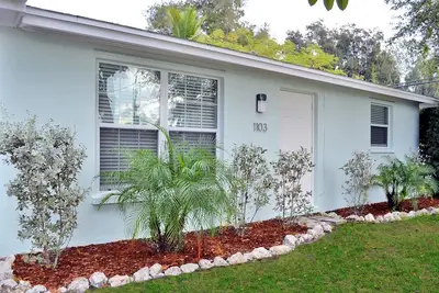Image de Rénové 2 chambres 1 salle de bain Siesta Key Location de vacances avec un accès facile Plage