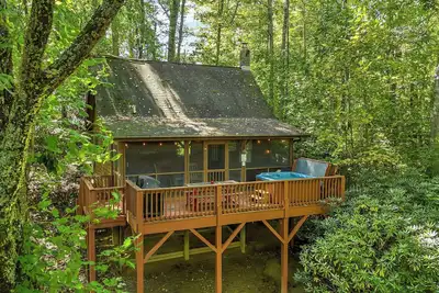 Image de Chalet confortable avec sentier de randonnée menant à New River Access - Pêche - Baignade - Spa