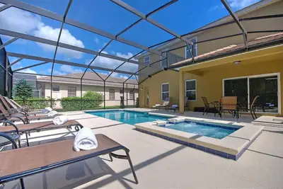 Image de Piscine / spa orientée sud, 8 mins to Disney, 5 chambres luxe / spacieux, sans vis à vis