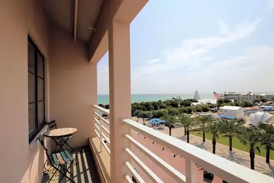 Image de Dans Seaside Proper \"Tequila Mockingbird\" est le 1br parfait avec vue sur le golfe!