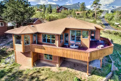 Image de 8 couchages, 3 chambres, 2. 5 salles de bains. Les animaux de compagnie ne sont pas autorises. <br><br>Maison moderne avec vue