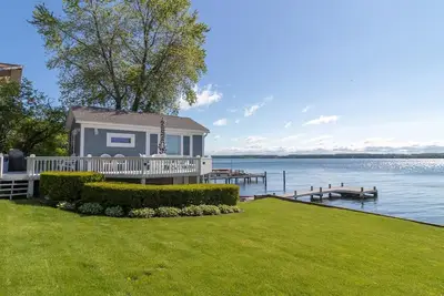 Image de A Cottage on the Bay: \"Adorable Lakeside Cottage Proche de Genève\"