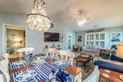 Image de Pawelys Pearl Condo dans True Blue Beach Decor Famille 79d