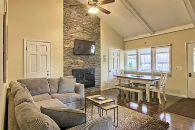 Image de 4br 4ba récemment rénové, animaux acceptés, meilleur emplacement de marche à Boyne Mountain
