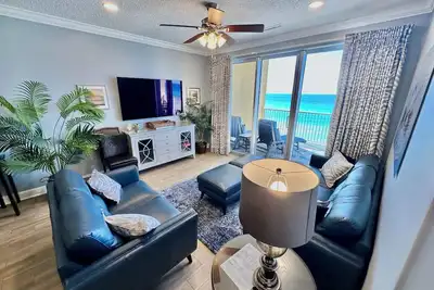 Image de 2 Jeux De Chaises De Plage Gratuits! Condo classé platine, plancher bas, très grands lits confortables