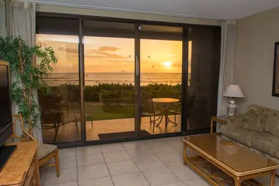 Propriété privée en bord de mer avec équipements de villégiature.