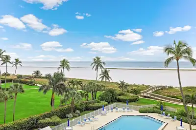 Image de Cozy condo en bord de mer w \/ piscine chauffée et vue panoramique sur l'océan