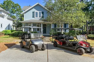 Image de Charmant Cottage à Laurel Grove! ! 2 Chariots De Golf inclus, près de la piscine et de la plage