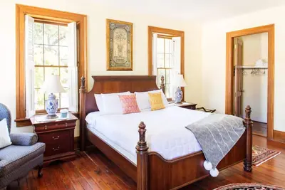 Image de Restez avec Lucky Savannah: Bird Baldwin House avec parking privé et lit King