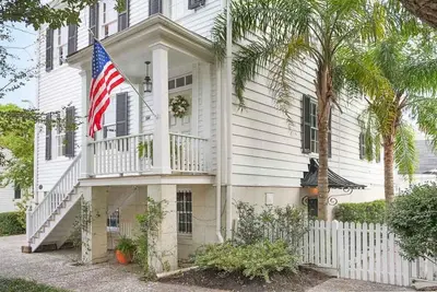 Image de Restez avec Lucky Savannah: Passez la nuit dans une maison historique et luxueuse