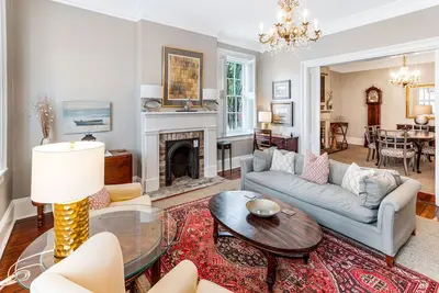 Image de Restez avec Lucky Savannah: maison élégamment aménagée dans le quartier historique