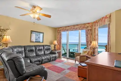 Image de Condo de luxe, en face de la plage, vue magnifique sur l'océan