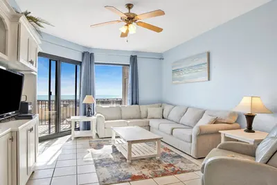 Image de Condo au rez-de Phoenix X! À quelques pas de la piscine!