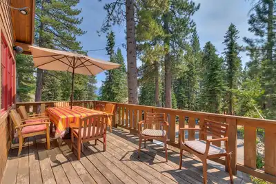 Image de Mtn Escape - Luxe 4 Br Pet-Friendly Home w \/ cour clôturée et bain à remous! ! ! !