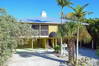 Image de Entièrement rénové Beachside Getaway avec piscine chauffée - Marche pour Restaurants