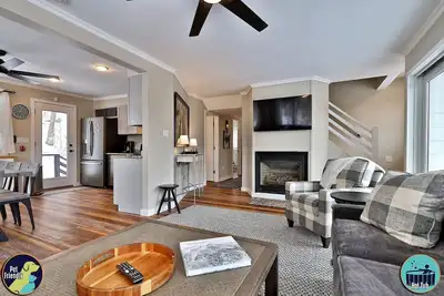 Image de maison privée haut de gamme avec un bain à remous sur Killington, à 3 miles de la Skyship