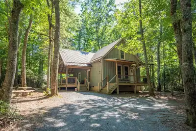 Image de Brand New Blue Ridge Bungalow - Bain bouillonnant - Minutes de New River et accès au lac