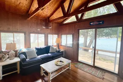 Image de Shoreline Pines-Lac Leelanau-Maison principale & maison d'hĂ´tes-Animaux ok