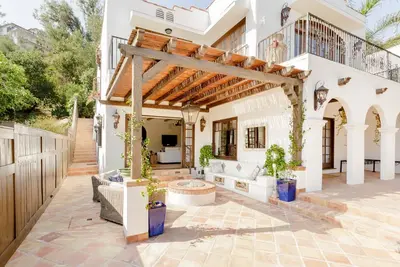 Image de Superbe villa \/ duplex privé de designer au sommet d'Hollywood Hills.