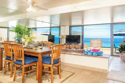 Image de Pu'u Poa # 305: 2 Bdrm / 2 bath Ocean & Sunset Views. L'observation des baleines!