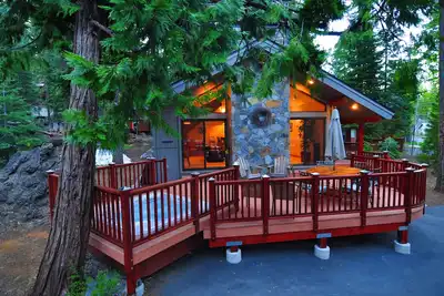 Image de Timberland Retreat - West Shore 4 Br 4 salles de bain avec bain Ă remous - 9 personnes
