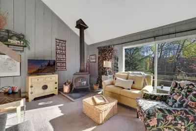 Image de Cozy Skier Cottage deux miles de Boyne Mountain, la campagne privée