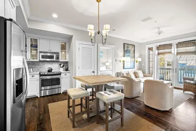 Image de Situé au coeur de Rosemary Beach! Balcon privé!