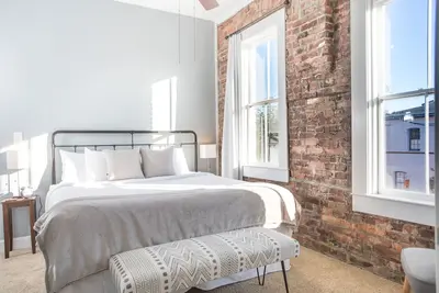 Restez avec Lucky Savannah: appartement urbain à quelques minutes de River Street!