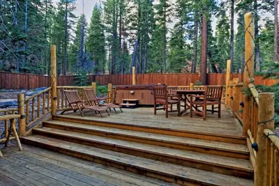 Image de Olive Branch - Luxe Pet-Friendly 4 Br w \/ spa - de marche du lac!