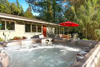Image de Réflexions! Spa, sur la rivière! 3 chambres, 2 salles de bain! 15% de réduction jusqu'au mois de mai!