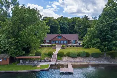 Image de Afternoon Delight: \"Lakefront Estate sur West Side Keuka! \"